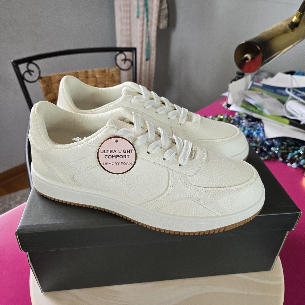 NIB, Danskin Stylish White Sneakers Size 8 - Picture 2 of 8
